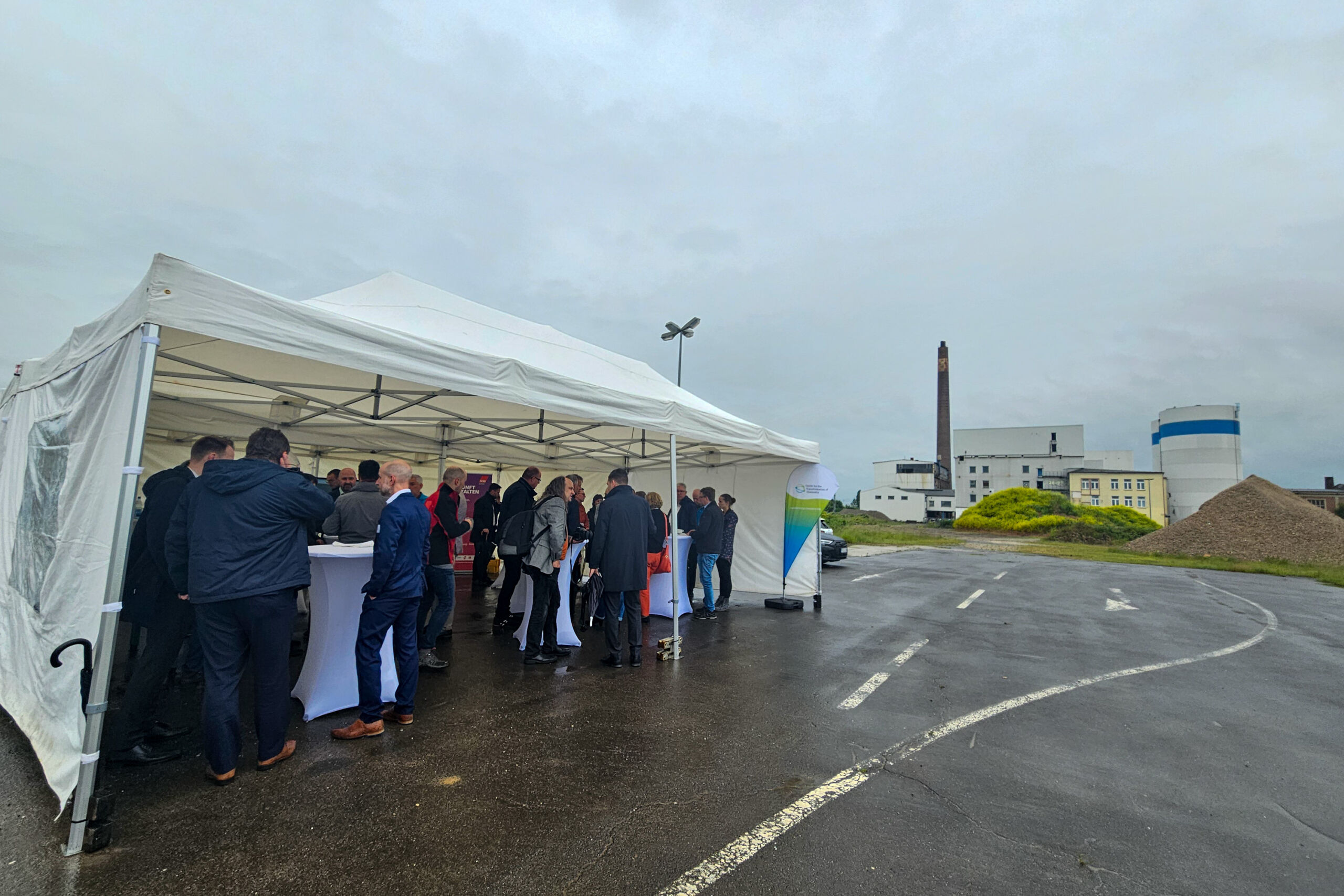 250528_DGB-Zuckerfabrik_085834 Trotz Regenwetters war die Laune gut - ist das CTC doch ein positives Zeichen, dass Chemie hierzulande eine Zukunft haben wird.